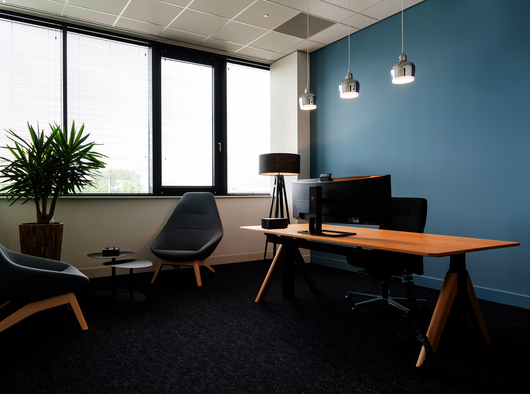 Hochwertiges Design, klare Formensprache und technische Innovation – die Schreibtische von WINI Büromöbel