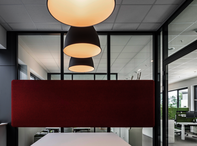 WINI Referenz Apetito, Rheine – Raum-in-Raum mit großem WINEA SINUS Akustikpaneel