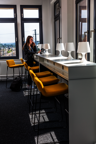 WINEA PLUS Sitz und Stehtisch