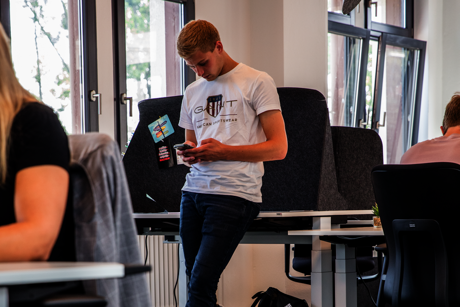 WINEA FLOW mit WINEA FLEX UP Akustikpaneel und WINEA FLEX UP MÖWE