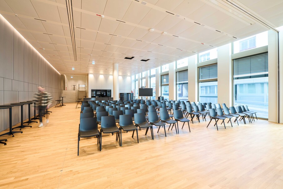 Saal mit Besprechungstische