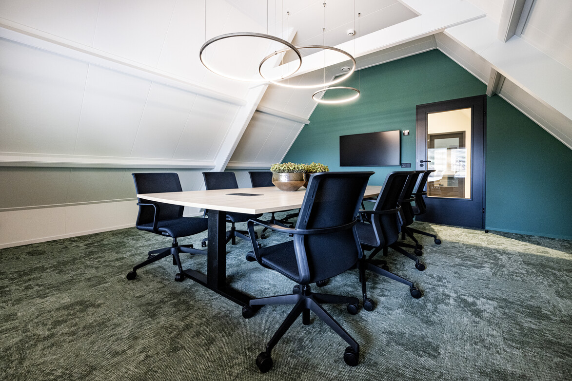 WINEA PRO conference table