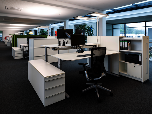 WINEA FLOW Tisch und WINEA CONTAINER