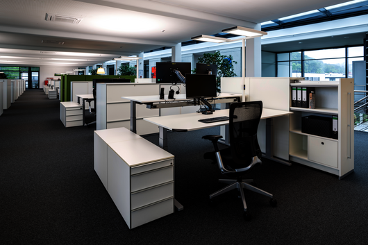 WINEA FLOW Tisch und WINEA CONTAINER