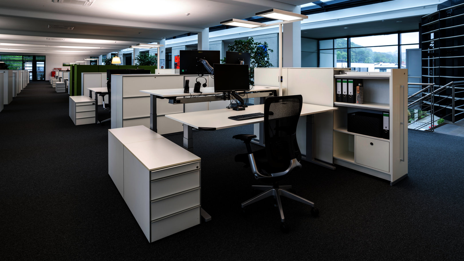 WINEA FLOW Tisch und WINEA CONTAINER