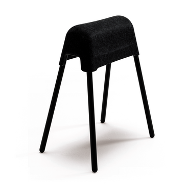 WINEA FLEX UP Stehhocker mit tiefgezogener Sitzfläche aus Polyestervlies.