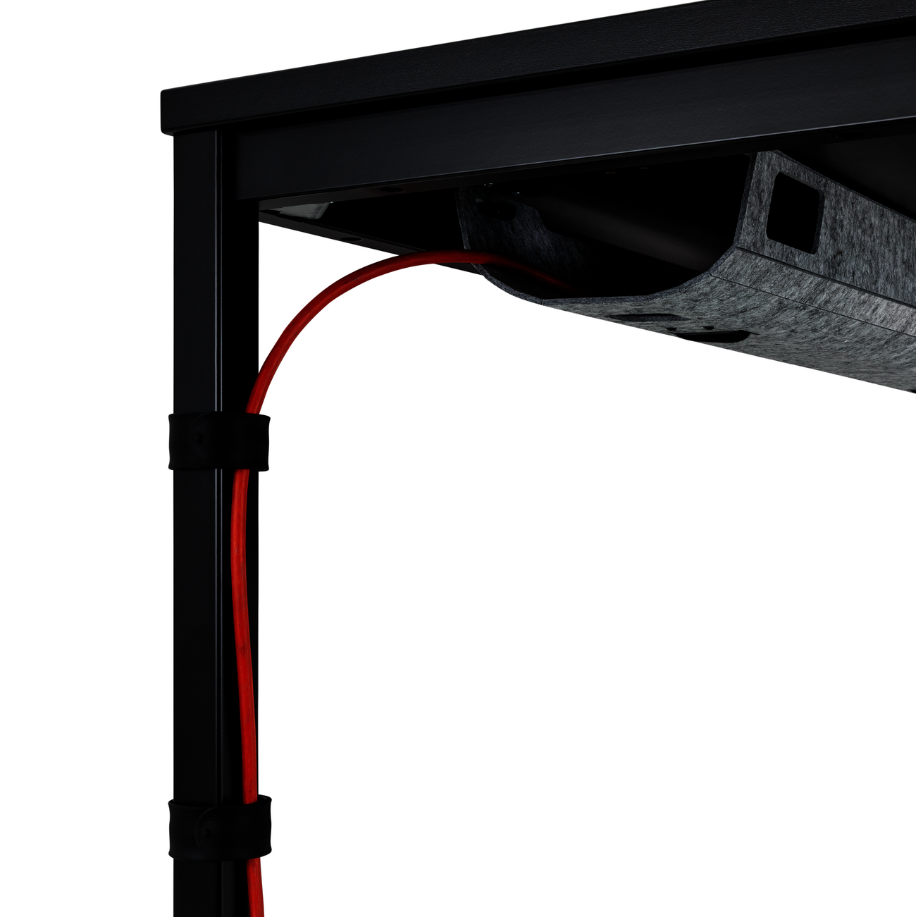 Detail: WINEA FOUR 4-Fuß Arbeitstisch mit Kabelkanal aus Polyester und vertikaler Kabelführung