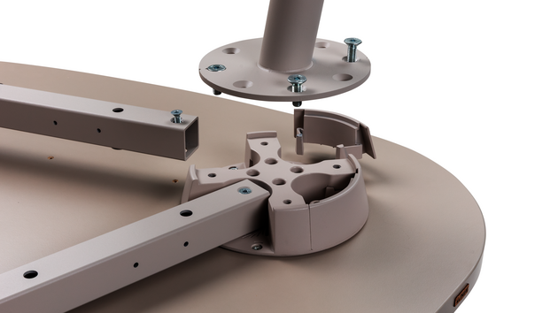 Das massive DOCK360 aus Aluminiumdruckguss gibt den WINEA TEAMS Tischen nicht nur statische Stabilität, sondern ermöglicht auch einen flexiblen Auf- und Umbau sowie eine einfache Demontage.