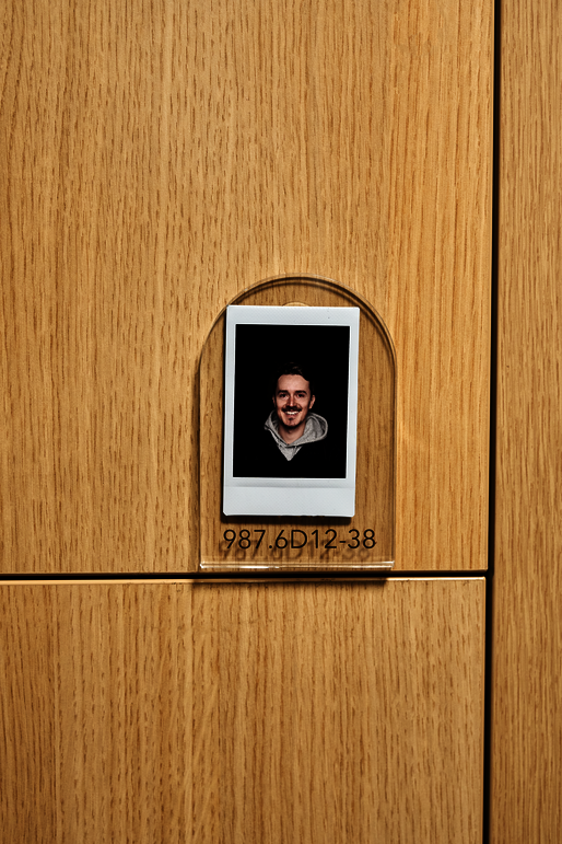 WINI Referenz Beiersdorf WINEA MAXX LOCKER mit Fach für Lichtbild