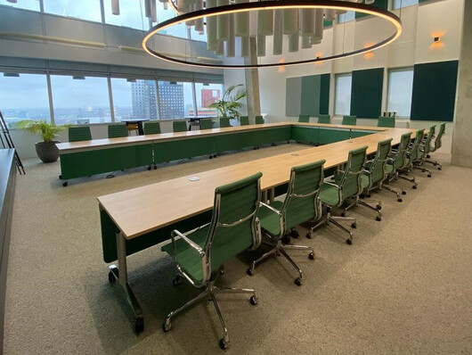 WINEA TWISTER in U-Form Kantoordesign