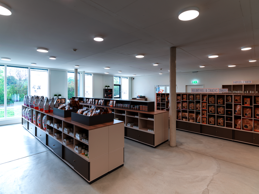 WINEA MAXX als Stauraum mit Verkaufsfläche