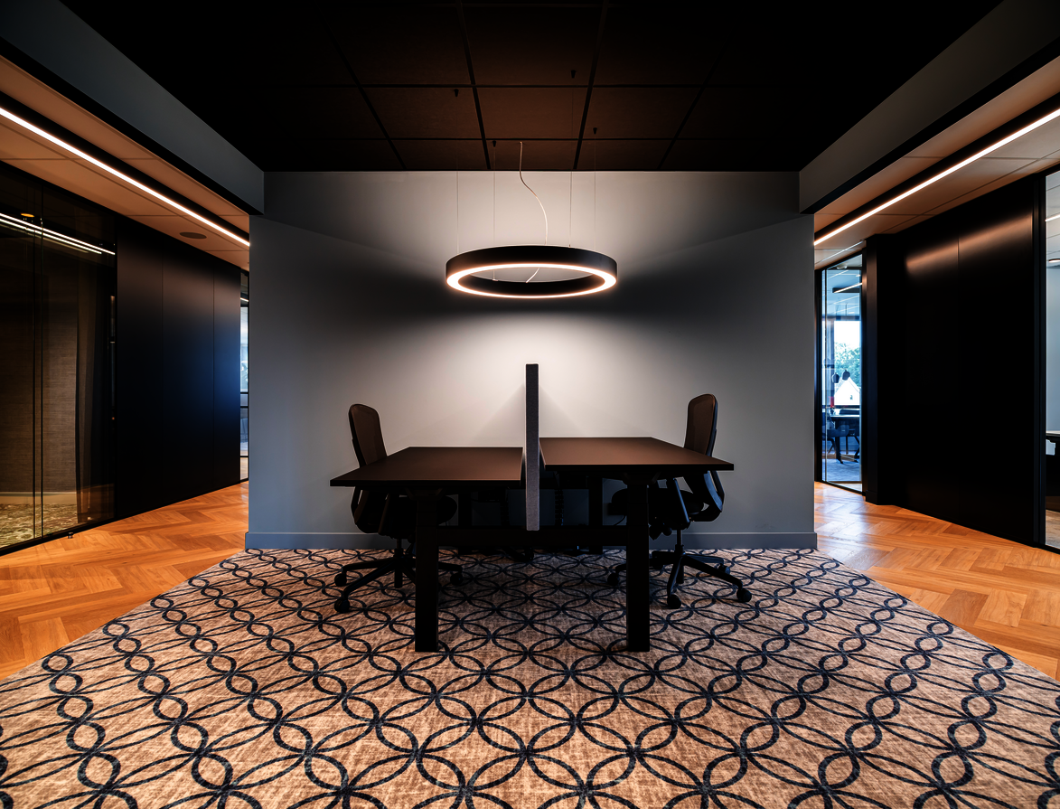 WINEA STARTUP 2.0 DUO-Tisch in schwarz mit WINEA FLEX UP Akustikpaneel