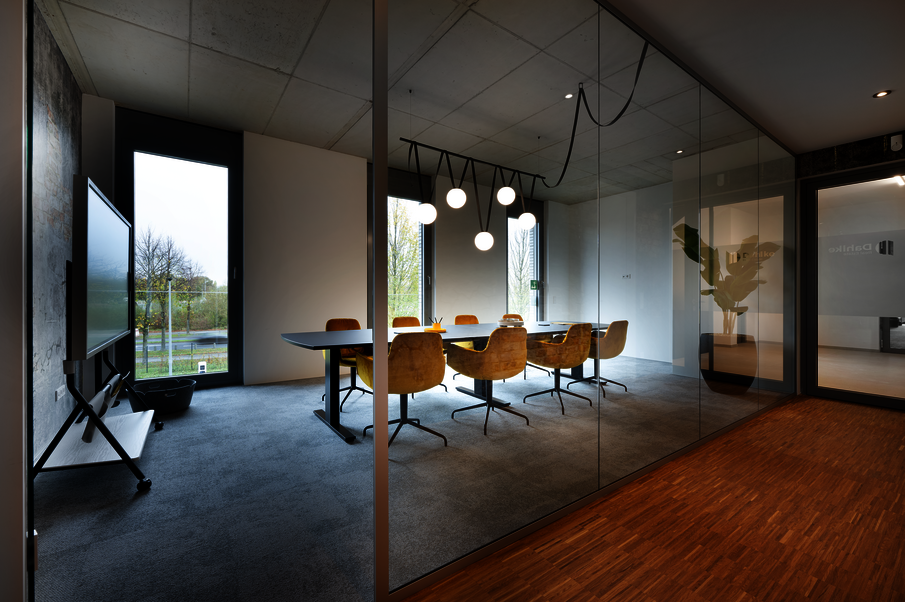 Black WINEA FLOW conference table with T-base and chairs