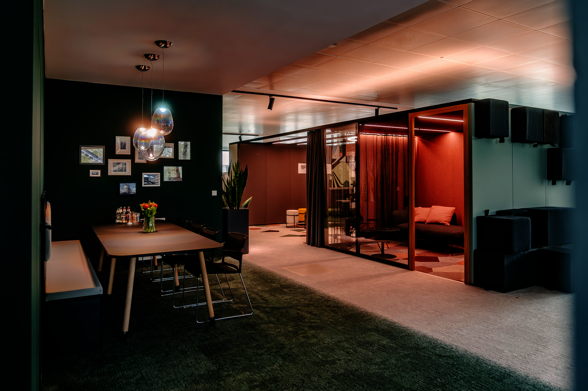 WINEA TEAMS Sitztisch EGE Bielefeld Referenz