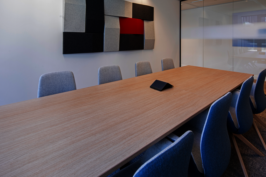 Konferenztisch, Frasers Property