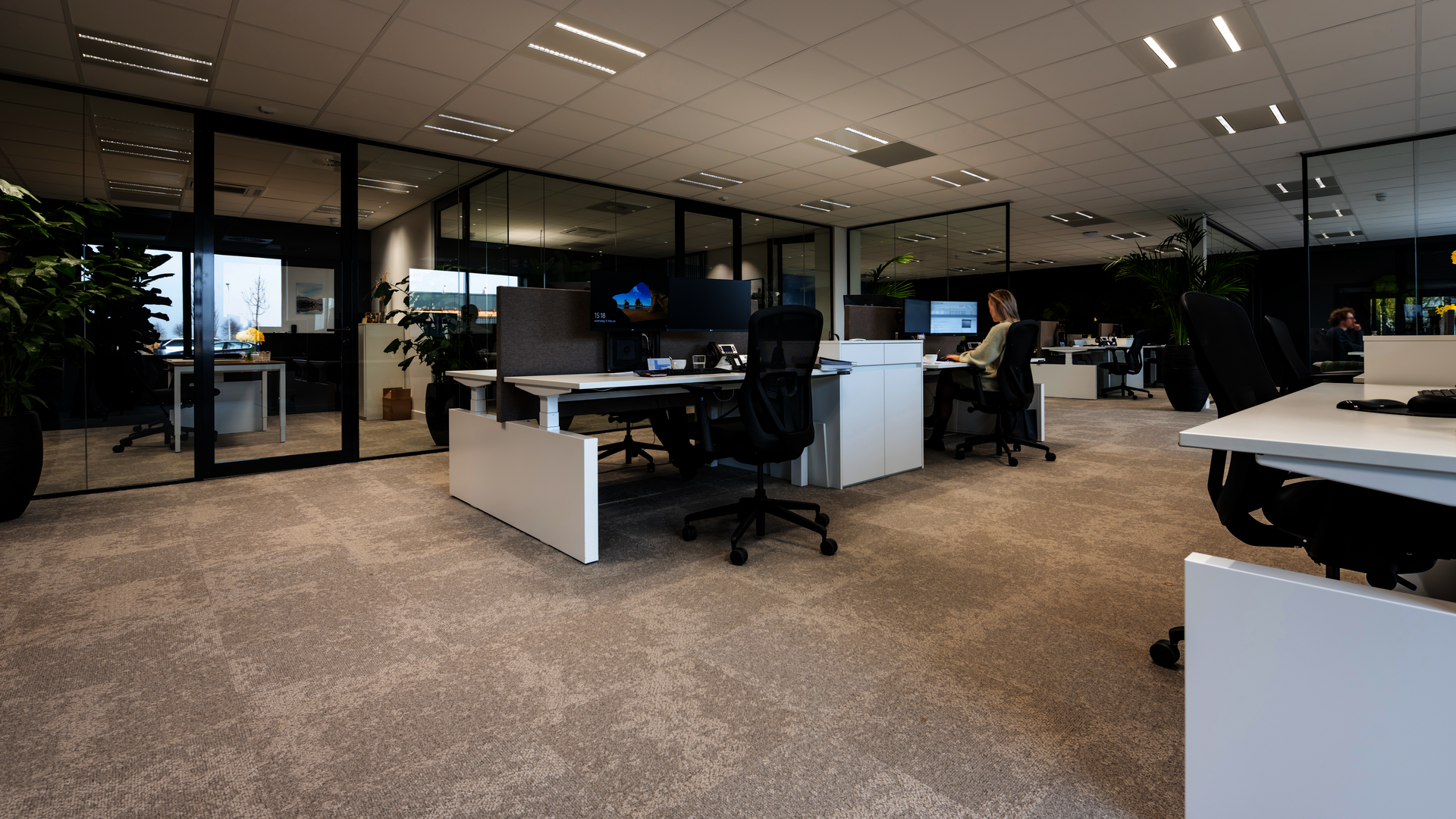 Mit WINI Möbeln arbeiten im Büro