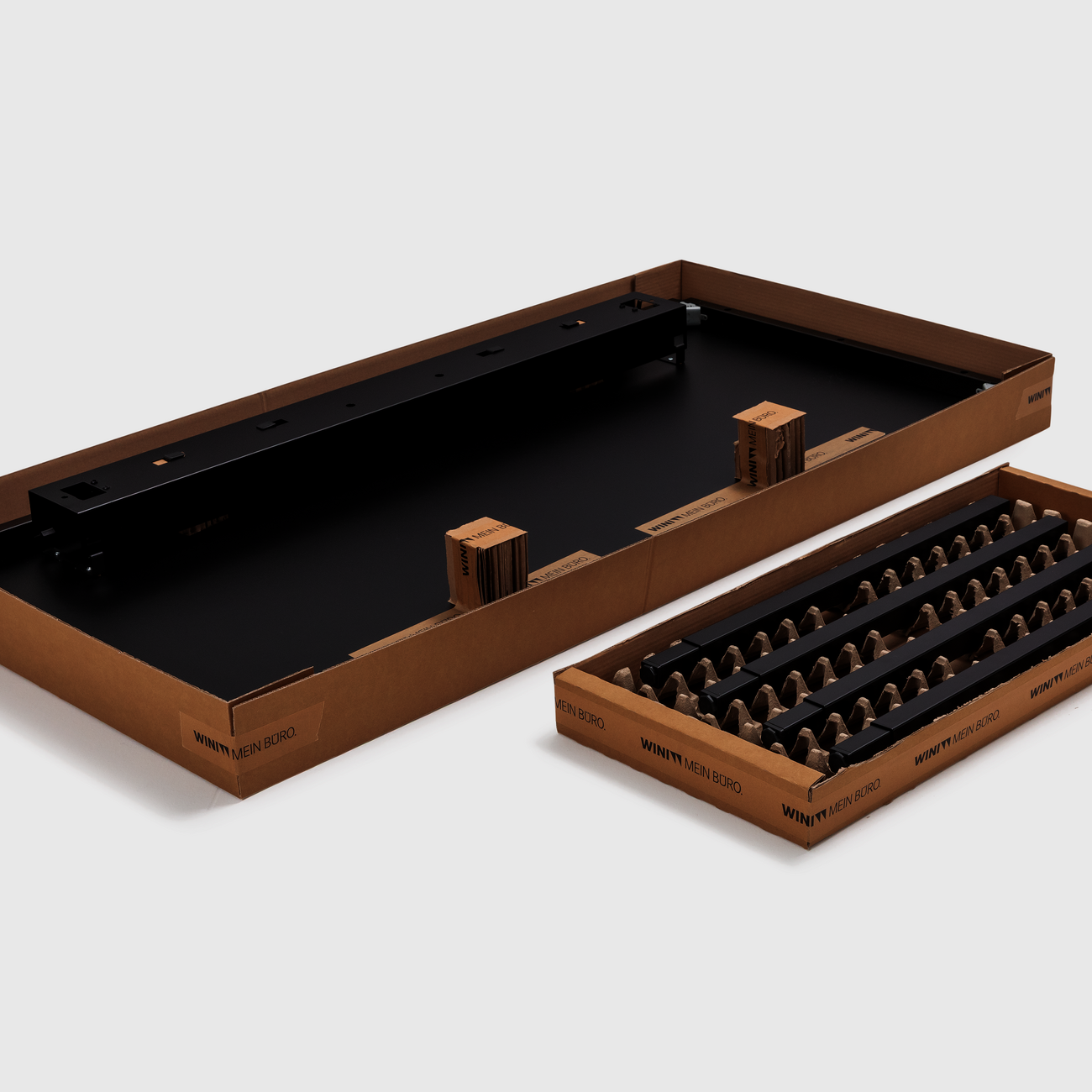 WINEA FOUR Flatpack – Lieferung eines Tisches in zwei flachen Pappkartons