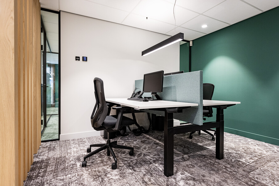 WINEA STARTUP 2.0 DUO desk with WINEA acoustic panel