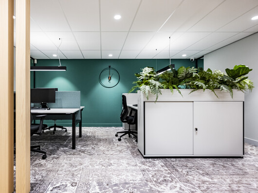 WINEA STARTUP 2.0 Duo-Arbeitsplatz und WINEA ELEMENTS mit Pflanzaufsatz