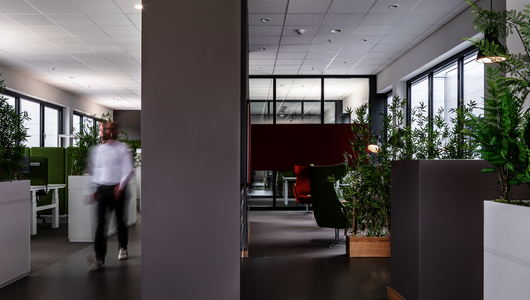 WINI Referenz Apetito, Rheine – Gangzone mit WINEA ELEMENTS Pflanzaufsatz